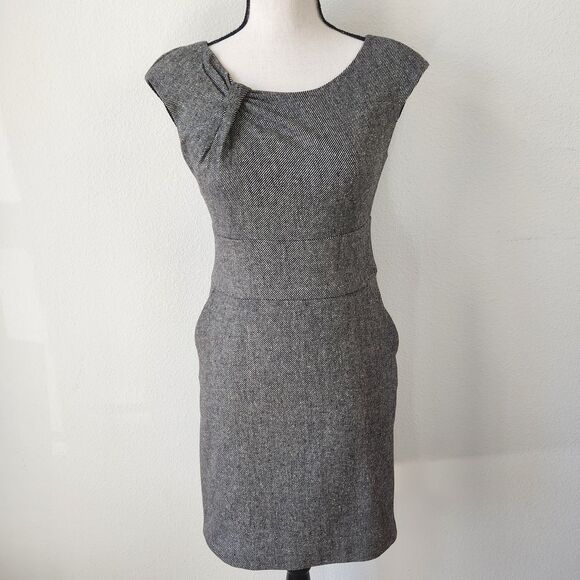 Banana Republic Dresses & Skirts - Banana Republic Womens Stretch size 2‎ Black Gray Wool Dress with Pockets